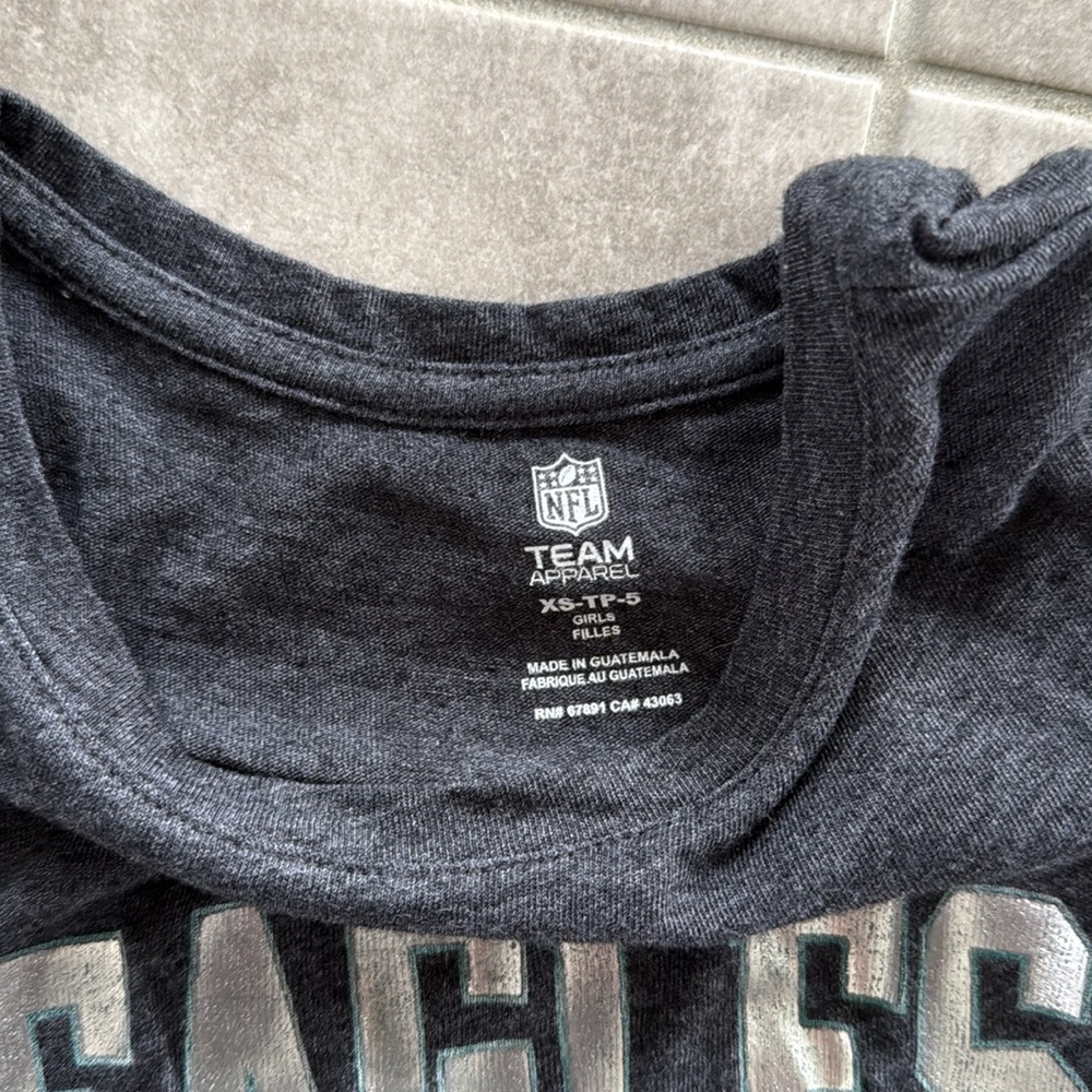 NFL Team Apparel Philadelphia Eagles Girl's Dk.Gray/Silver/Green Tee - XS- TP- 5 - Picture 5 of 7